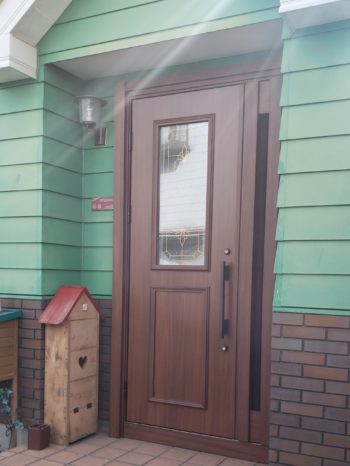 足立区　玄関のリフォーム事例　YKKAP 親子ドア E07