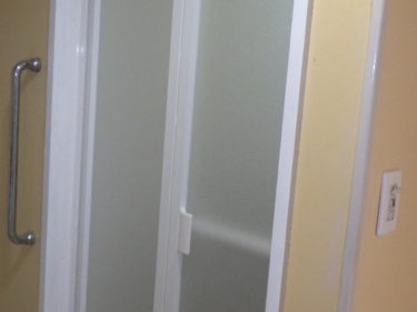 足立区　浴室折れ戸交換